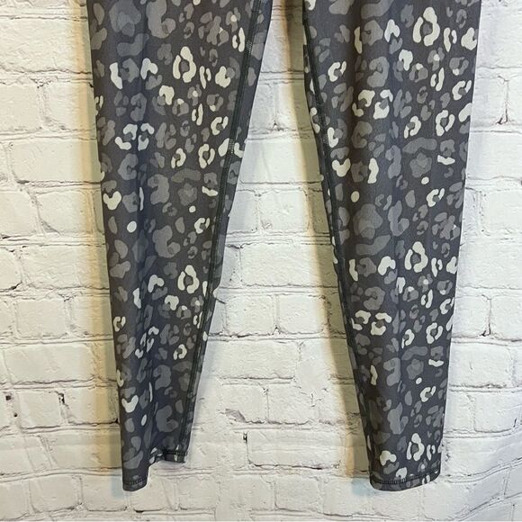 Eddie Bauer Leopard Printed Grey Leggings size Large (14/16) - Picture 3 of 7